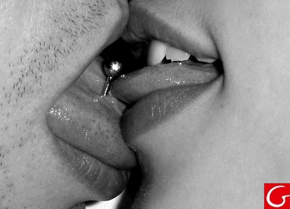 How to Kiss | Photo 2 - Gvibe.com