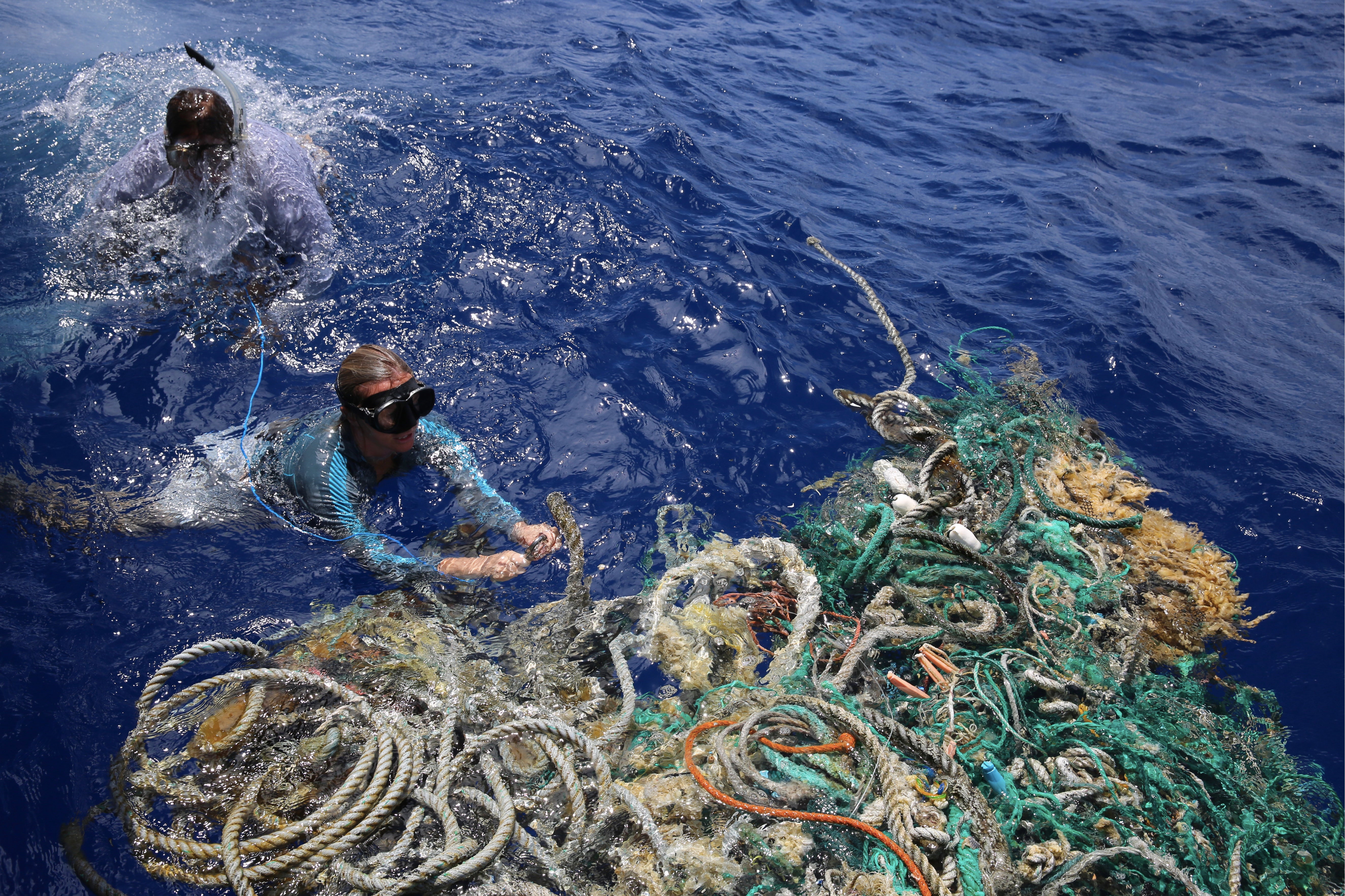 Plastic pollution and debris tracking by eXXpedition