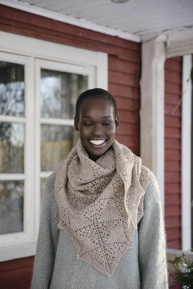 Weeks of Shawls from Laine – Önling