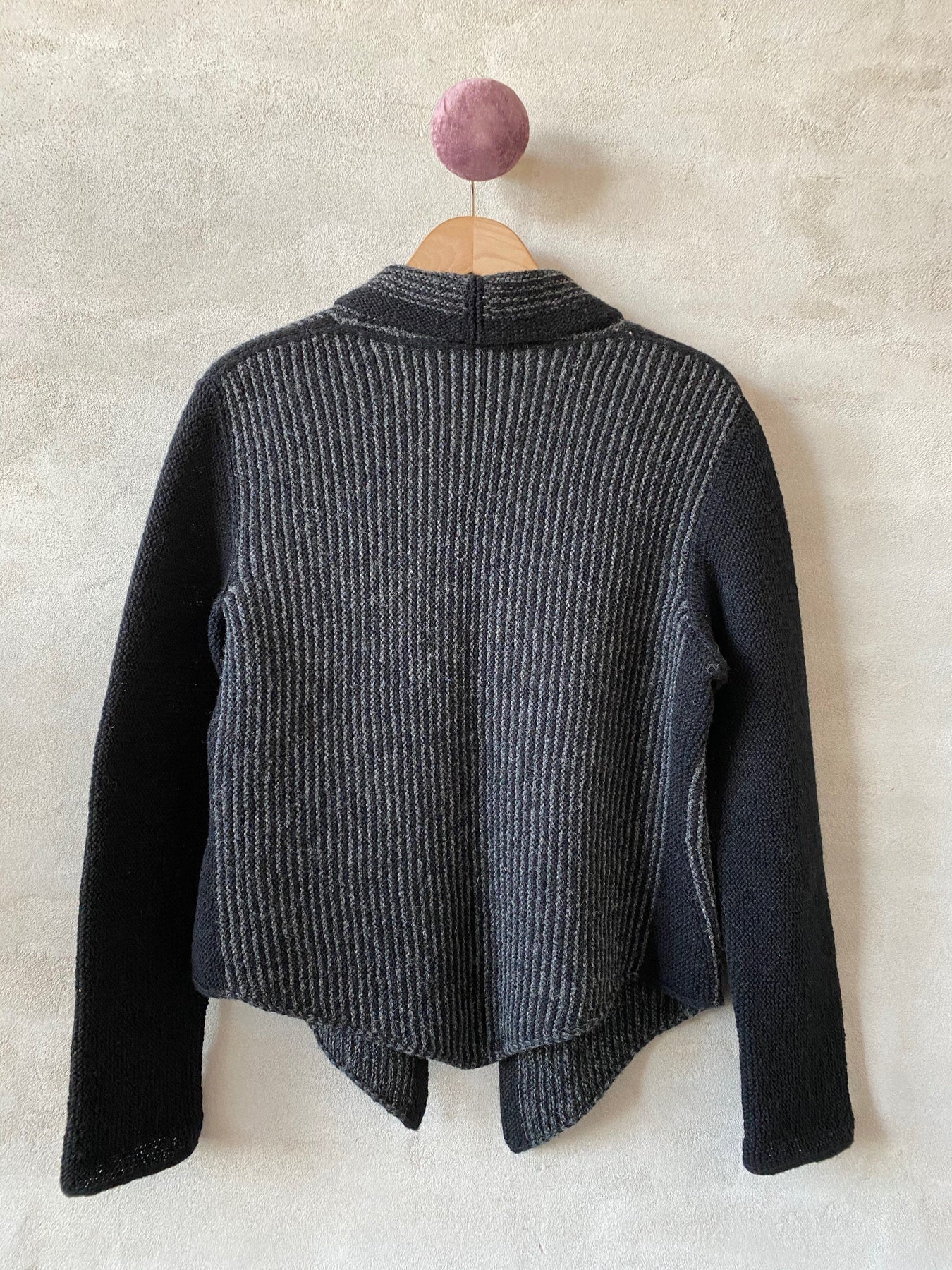 Solo jacket by Hanne Falkenberg, knitting Önling INT