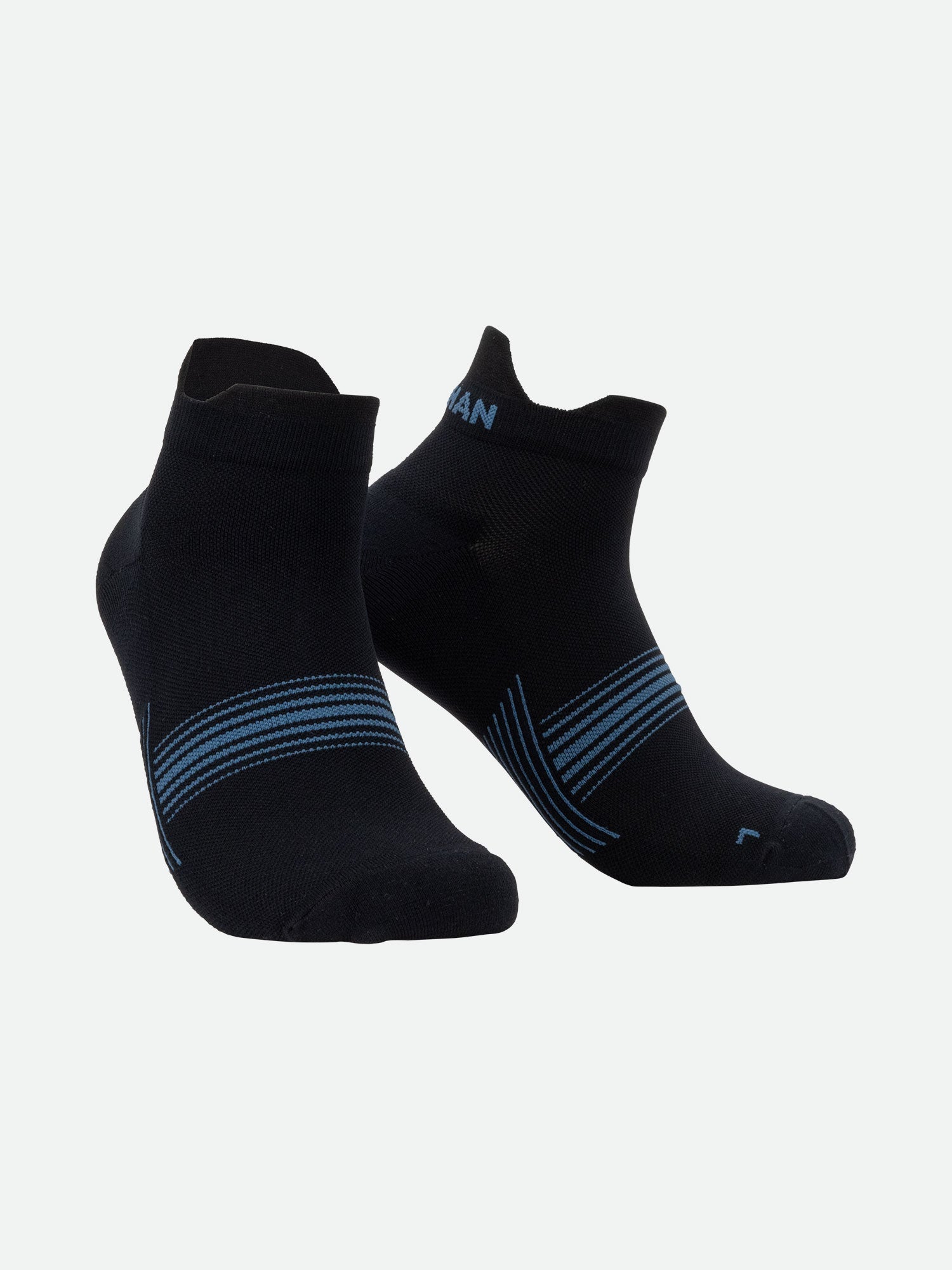 https://cdn.shopify.com/s/files/1/0059/6253/0904/files/NS10580-00001_SpeedTabLowCutSocks_hero_4911d356-fb81-43c4-860c-a83848693b67.jpg?v=1697600561