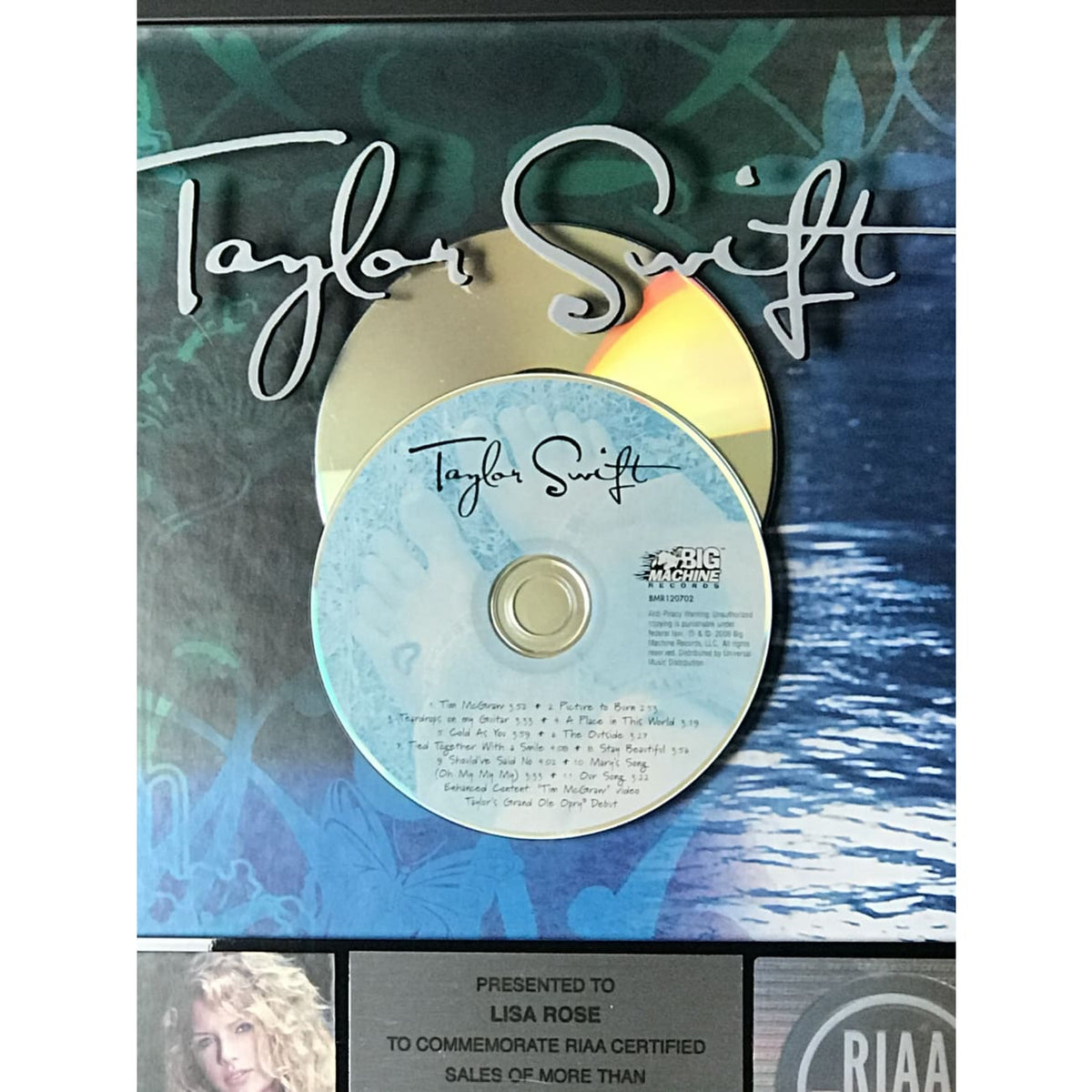 Taylor Swift debut RIAA Platinum Album Award – MusicGoldmine.com
