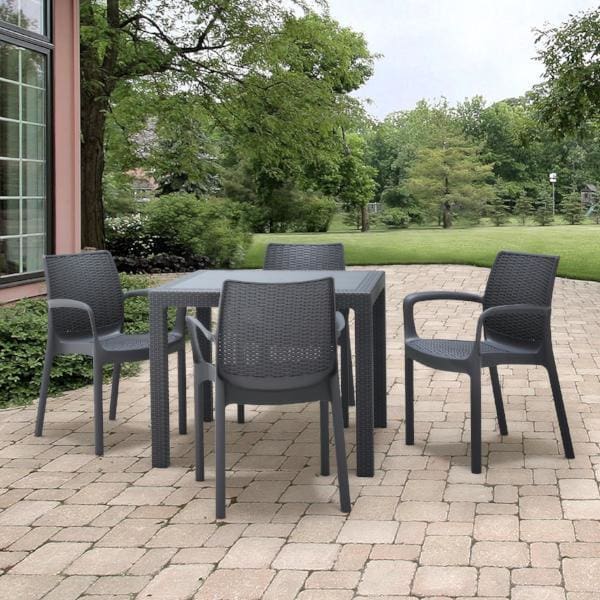 keter quartet table with 4 bali chairs