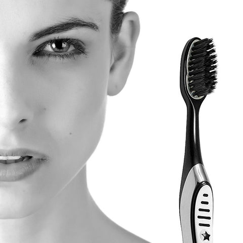 Nouvelle brosse à dents écologiques, antibactérienne et économique Silver Care. Ne jetez plus toute votre brosse à dents, ne changez que la tête, cela économisera plus de 1200 tonnes de plastique jetées pour rien chaque année.