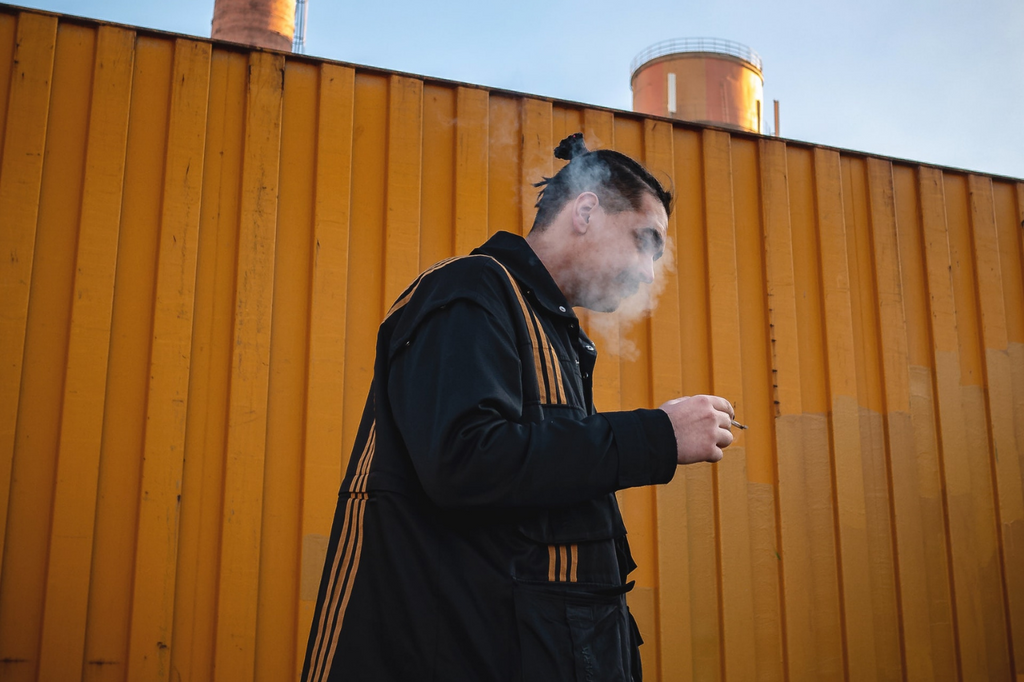 guy vaping in front of yellow