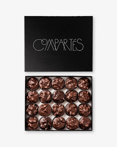 dark chocolate covered nuts - Compartés