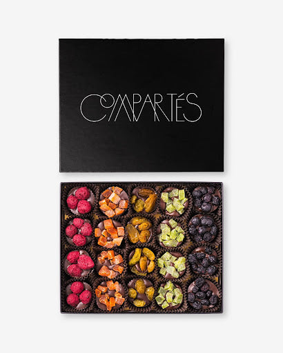 vegan chocolate fruit clusters gift box - Compartés