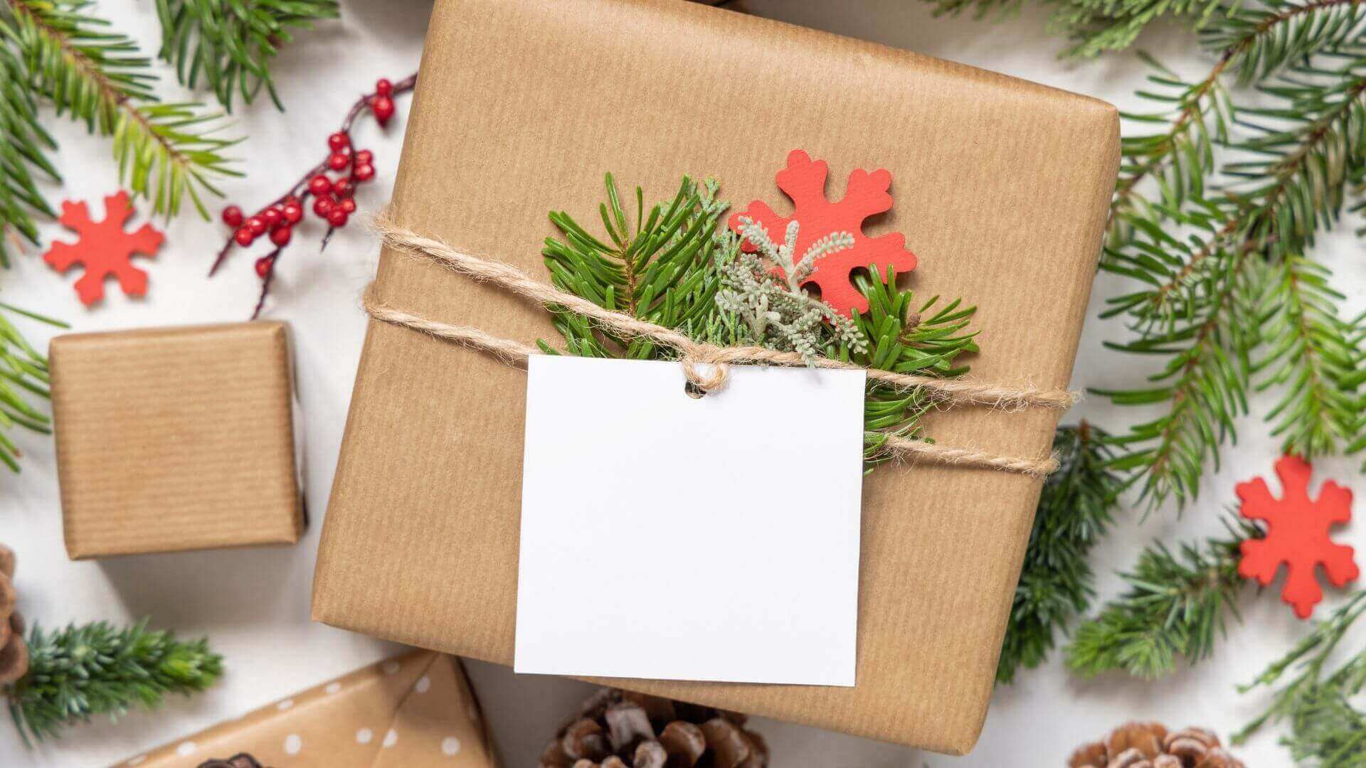 Collombatti Naturals 5 ways to reduce waste over christmas picture of plastic free gift wrapping