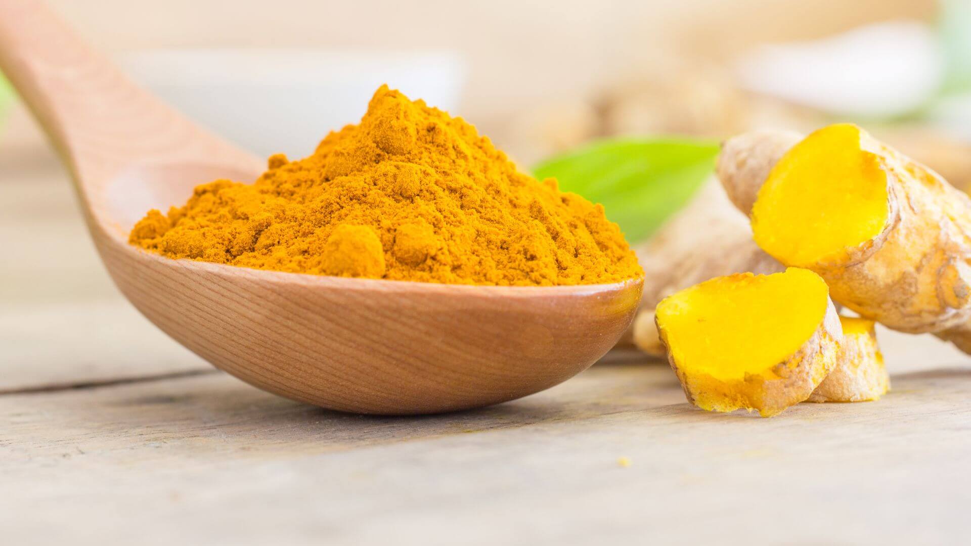 Collombatti Naturals the power of turmeric picture of a spoonful of turmeric powder