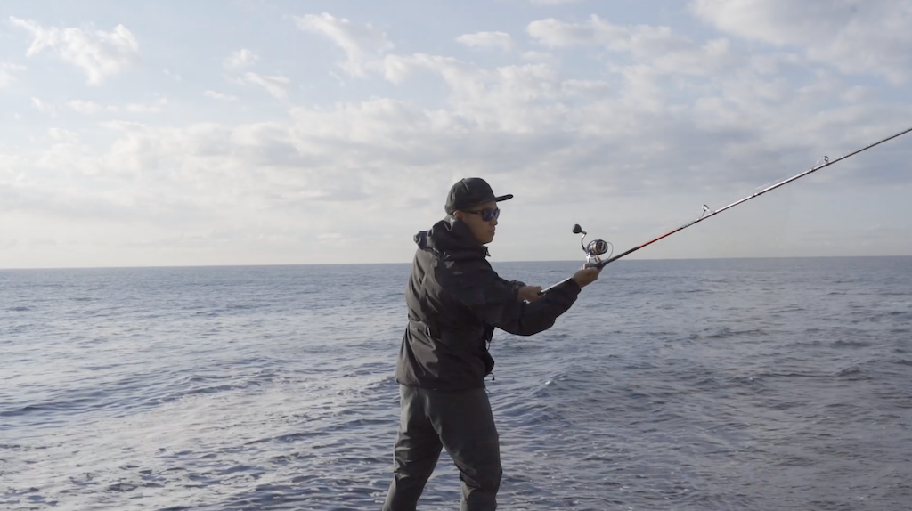 Beach Fishing: How to Cast 2x FARTHER! (Best Tips for Casting Surf Fishing  Rods) 