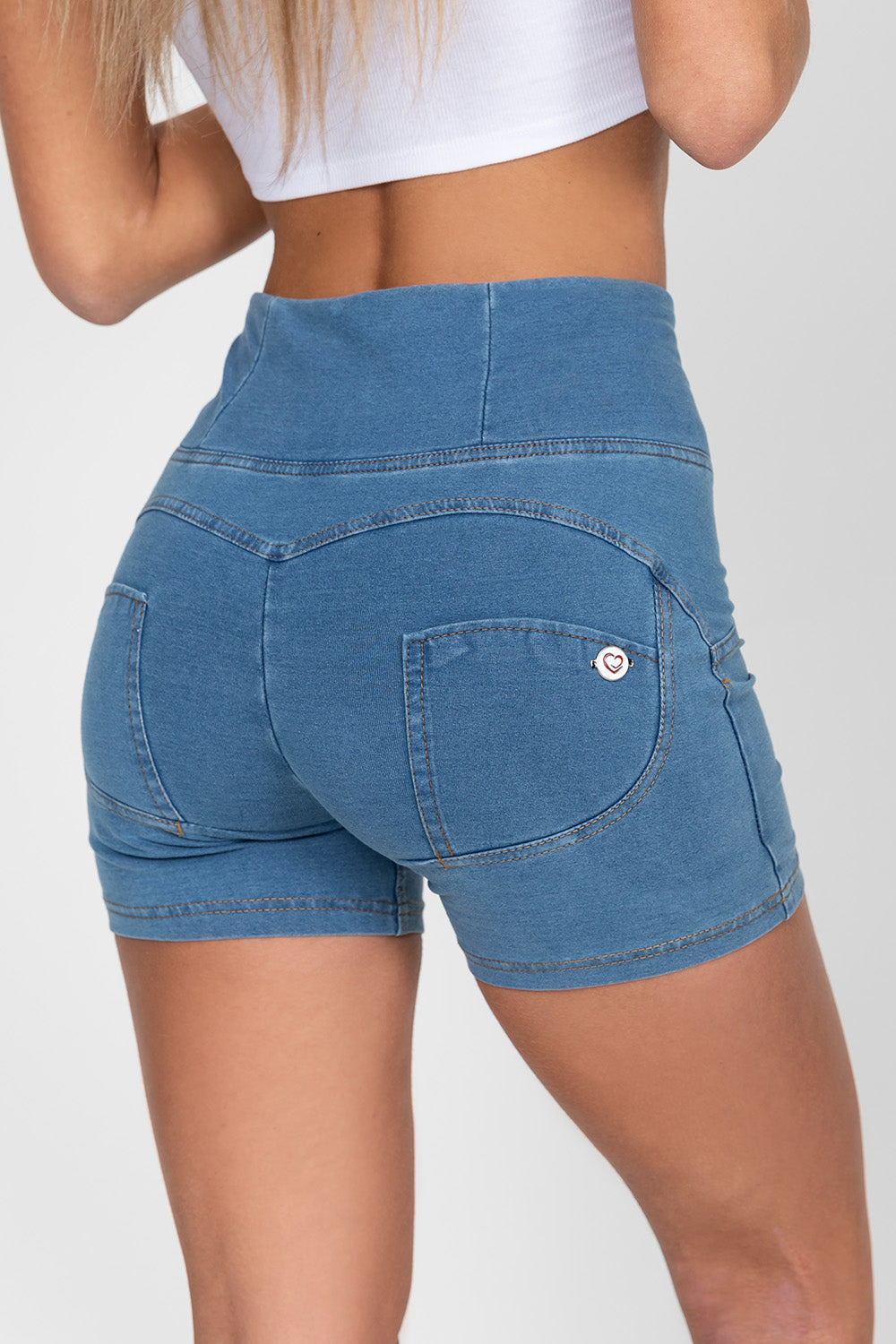 bum shaping jeans