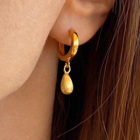 Flower Ear Cuff! Minimalist Ear Cuff, Non Pierced Earrings Gold filled –