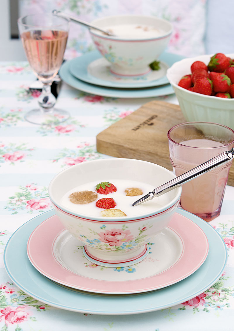 greengate-crockery-flowers-cake