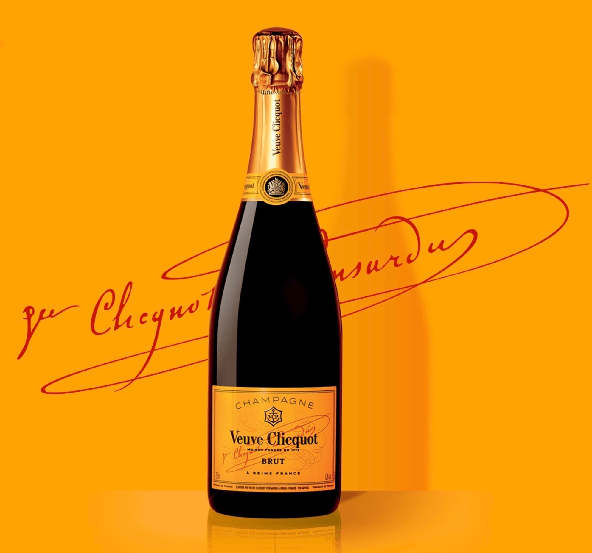 Veuve Clicquot Brut Champagne with the Fridge by SMEG Gift Box – Liquor Bar  Delivery