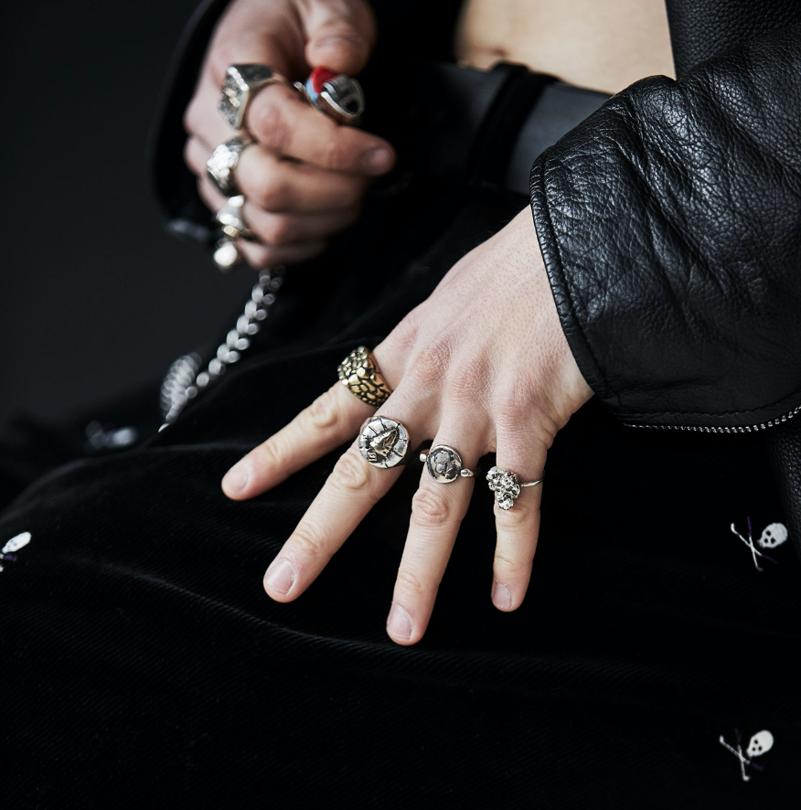 Meteor Ring w/ black Diamonds