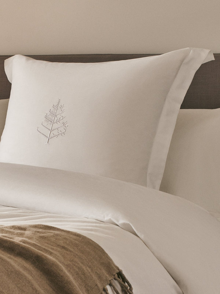 Down Alternative Pillow | Hotel Bedding 