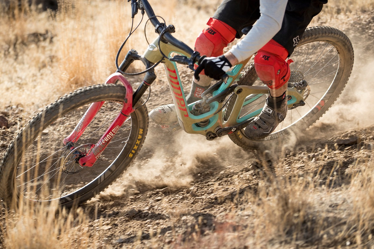 Niner Bike riden on dirt path