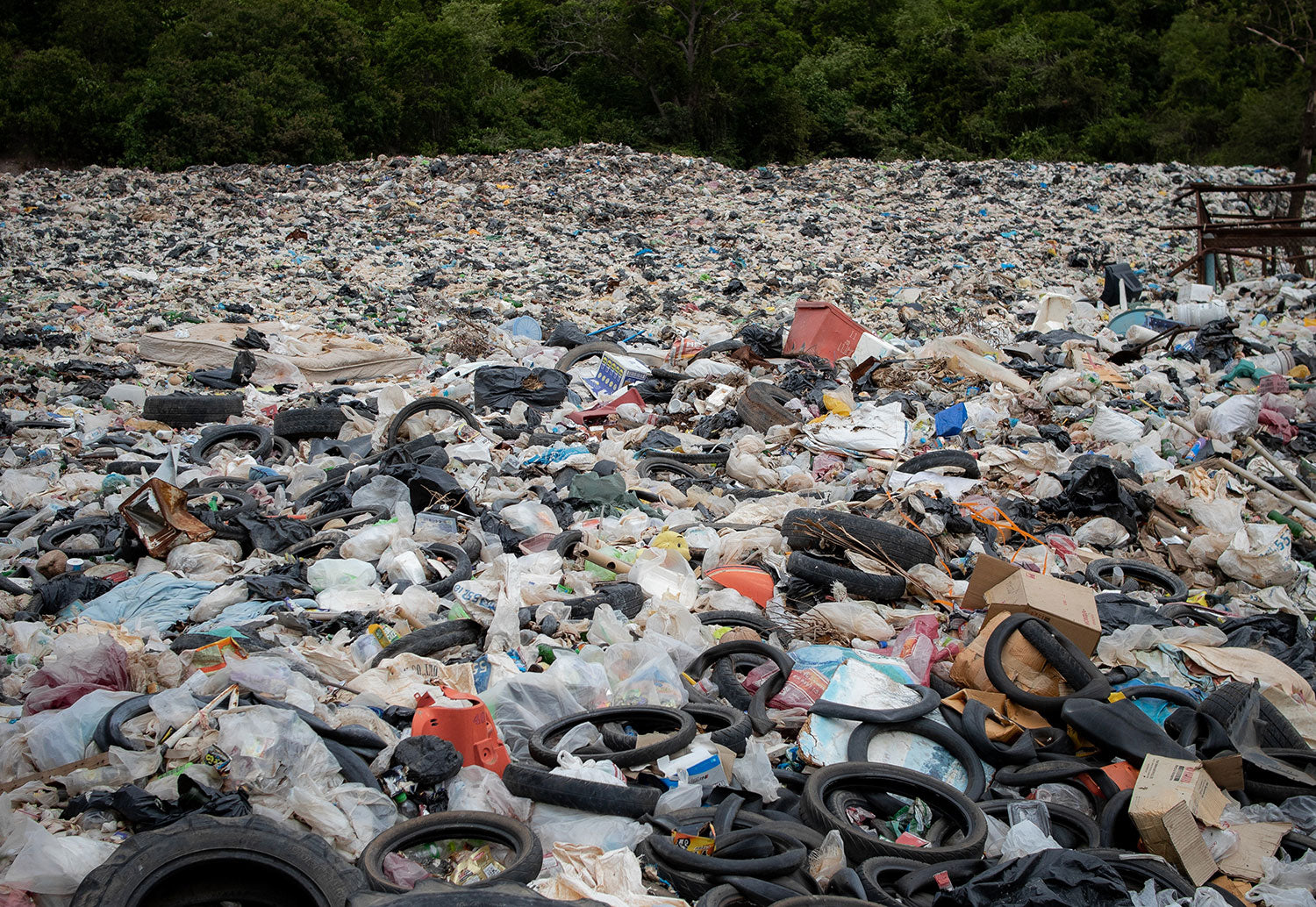 Mülldeponie voller Plastik