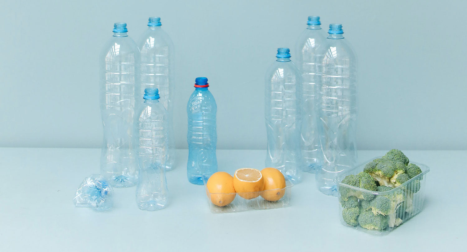 Plastikflaschen und -behälter
