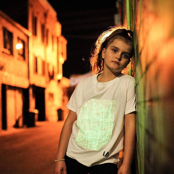 ILLUMINATED NIÑO TSHIRT SUPER GREEN GLOW WHITE