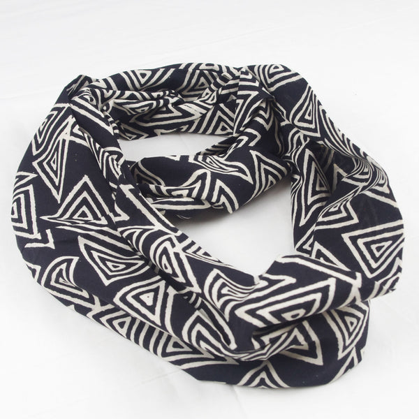 Infinity Scarf In Black Triangles Pattern – Kantha Decor
