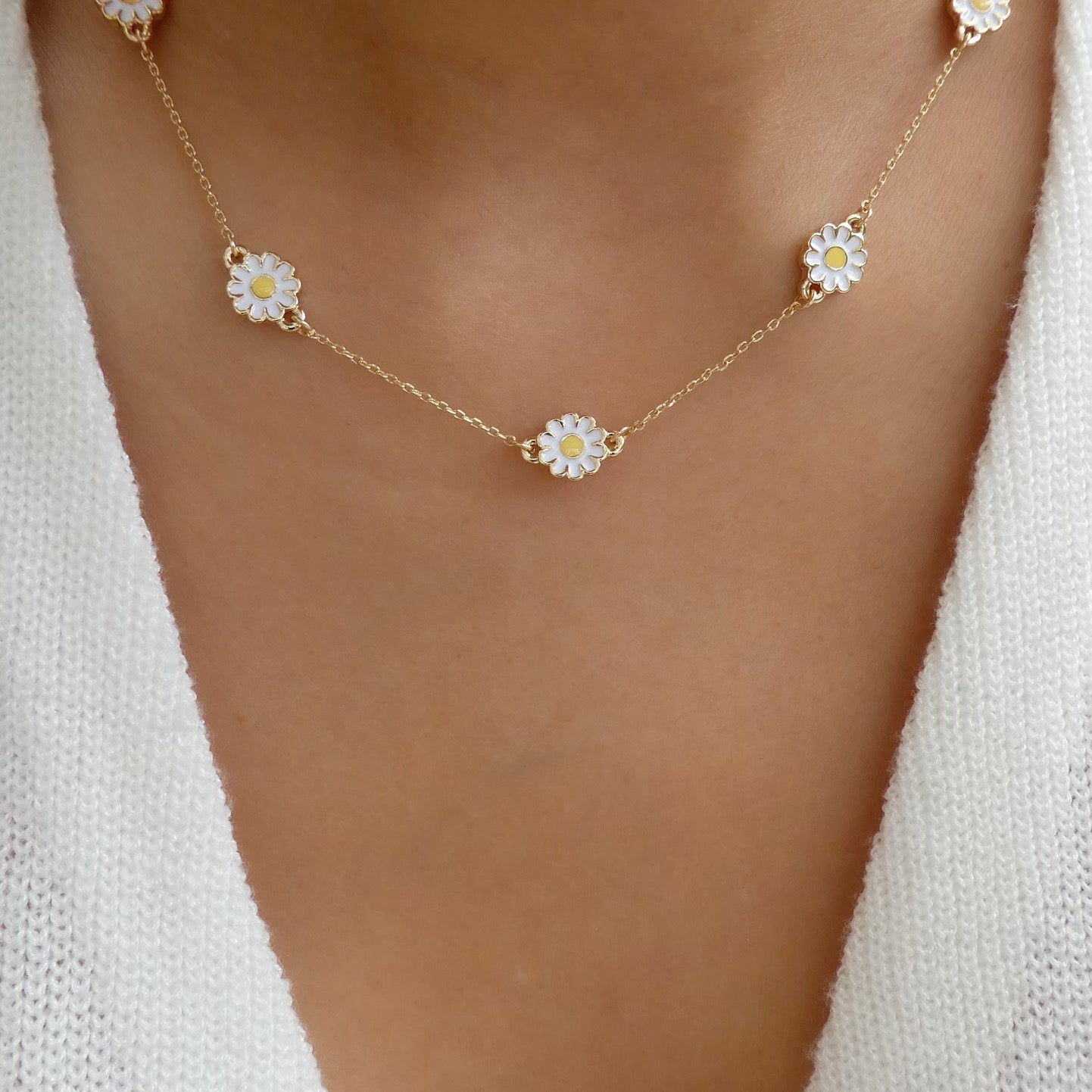 White Flower Necklace – Love Stylize