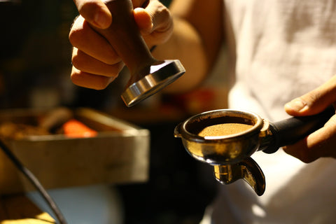 espresso-grind-tamping-channeling