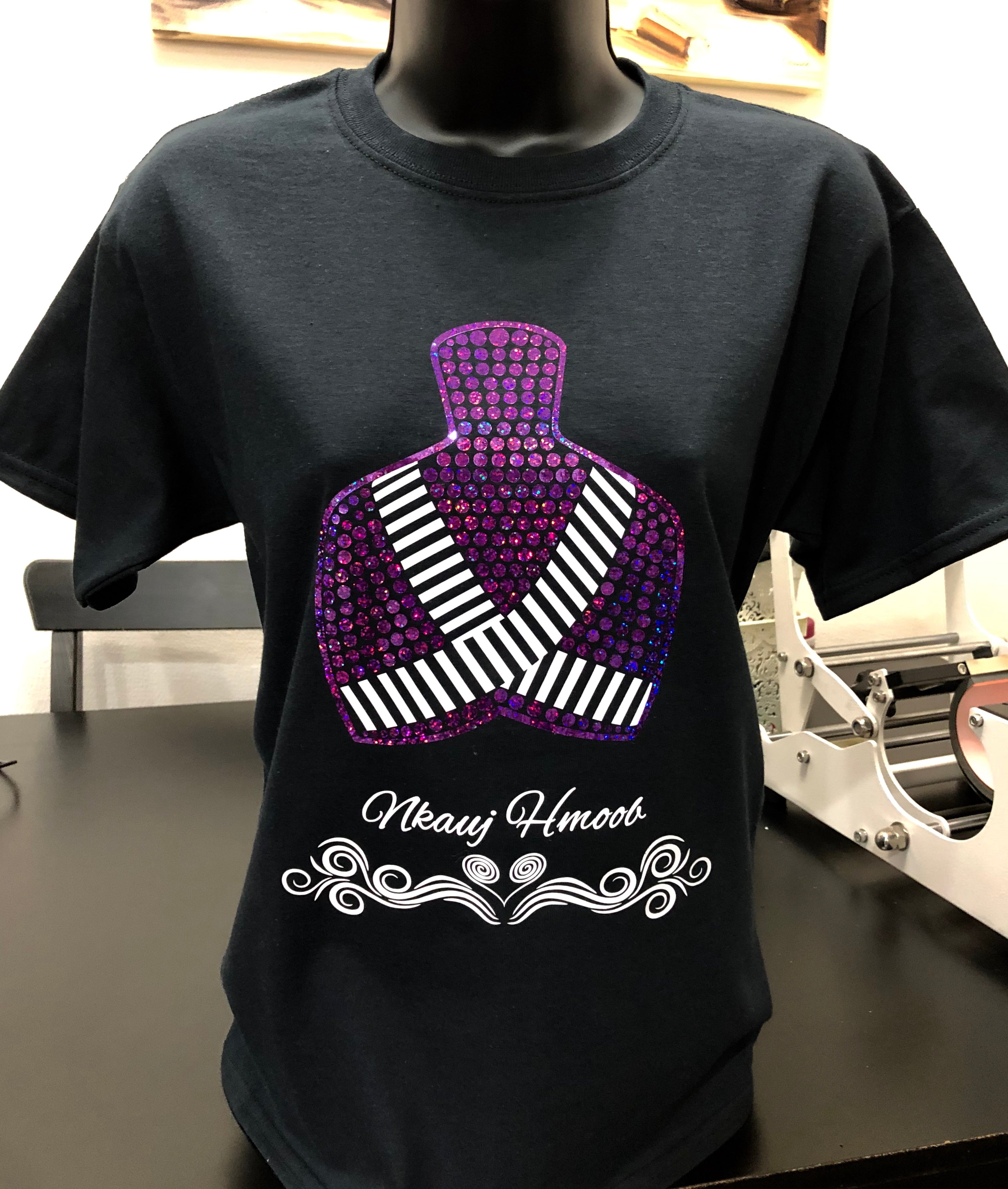 Nkauj Hmoob shirt w/ purple hat
