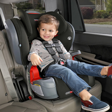 A child in a Grow With You Harness-2-Booster Seat 
