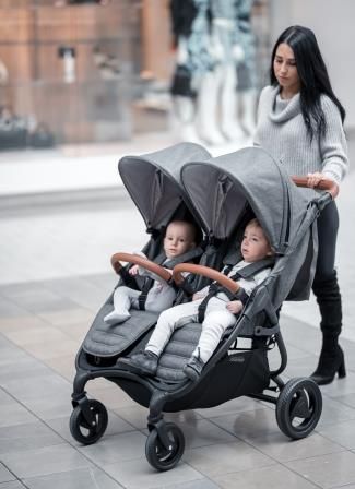 Woman pushing two children in grey Valco Snap Duo Trend