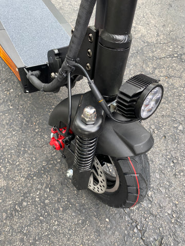 synergy 500w electric scooter - front view showing headlight and suspension