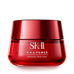 SK-II R.N.A.白色背景上的激進新時代霜保濕產品圖像