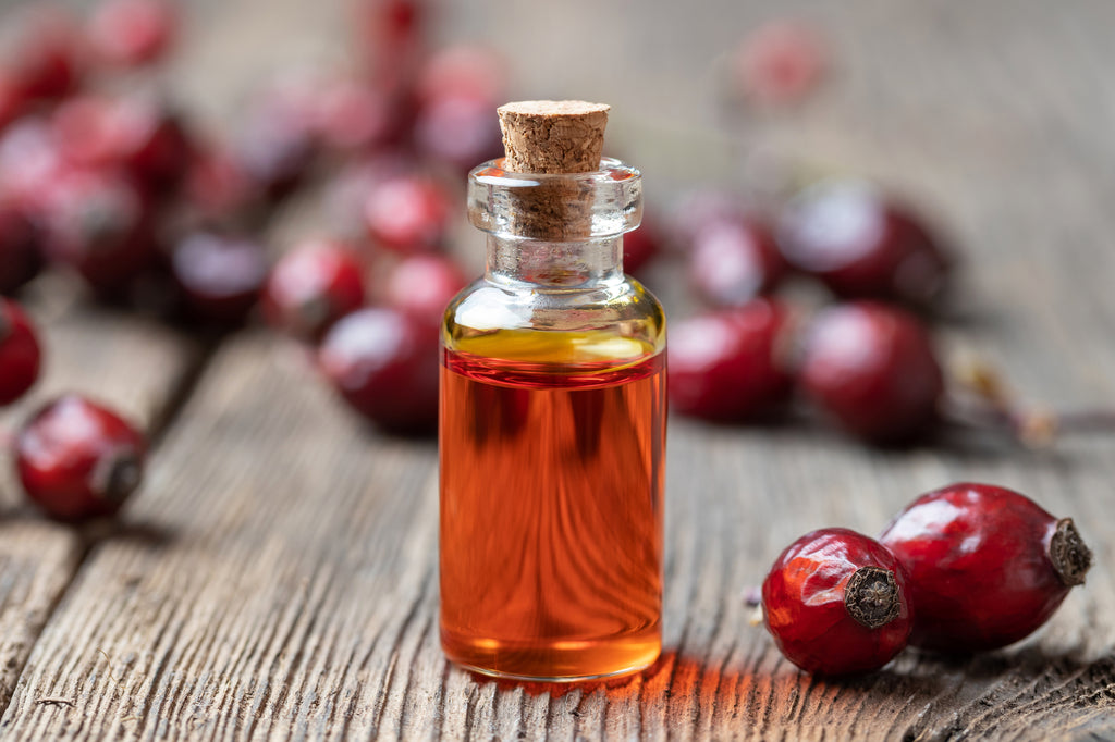 Rosehip Oil and dried rosehip image