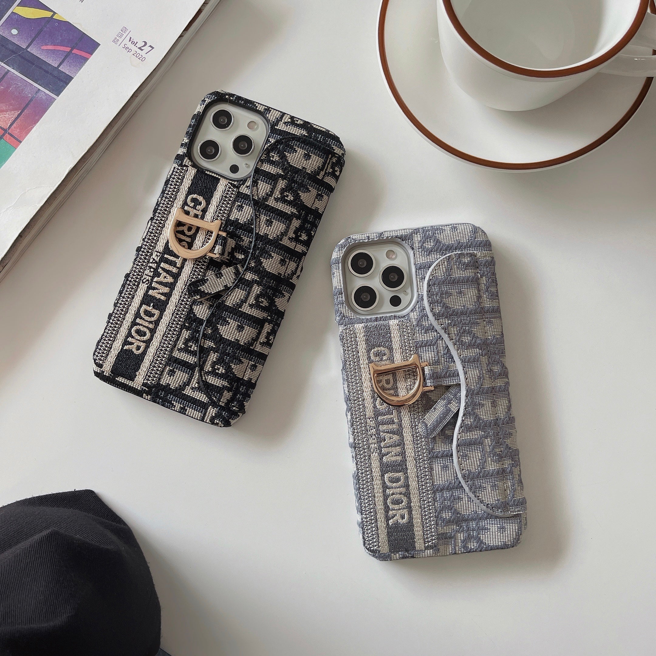 Case iPhone Dior com Textura de Pano