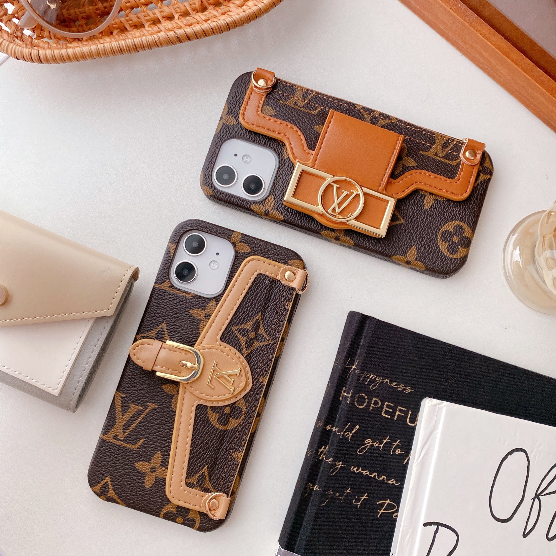 Case iPhone Louis Vuitton de Couro com Alça Removível