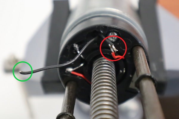 Marked in the red circle is the loose wire and the green circle marks the tight wire