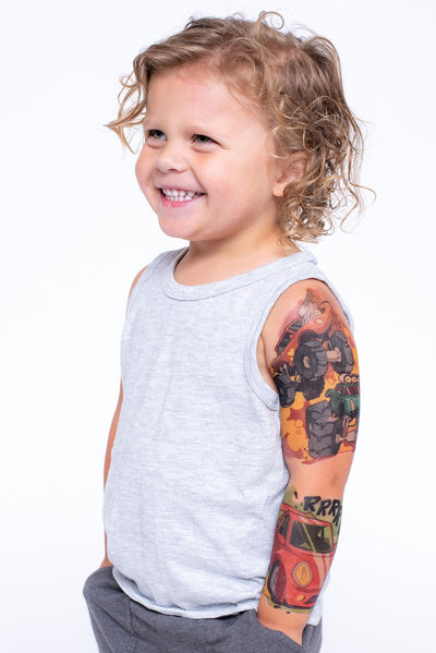 Artist gives kids realisticlooking temporary tattoos for smiles