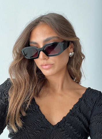 Shop Princess Polly Memphas Sunglasses In Black