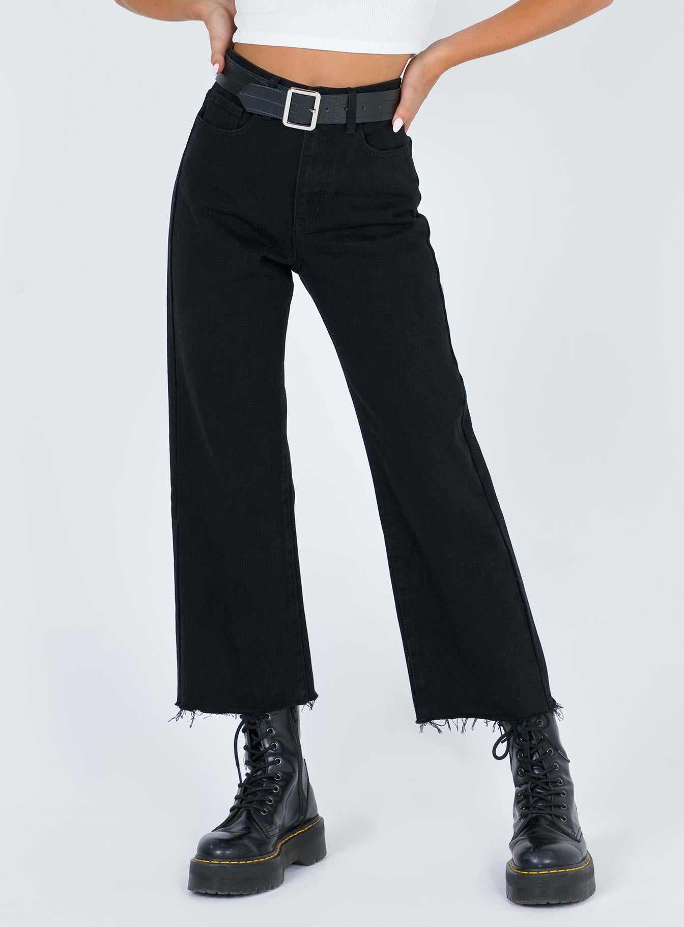 black denim cropped jeans