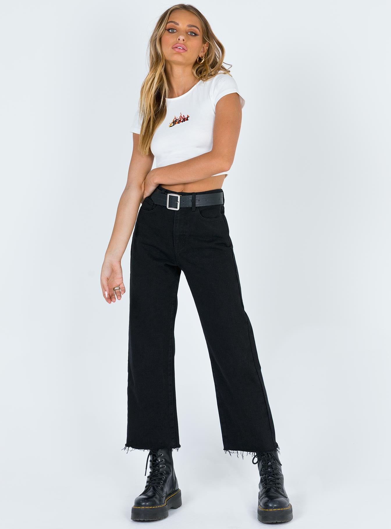 black denim cropped jeans