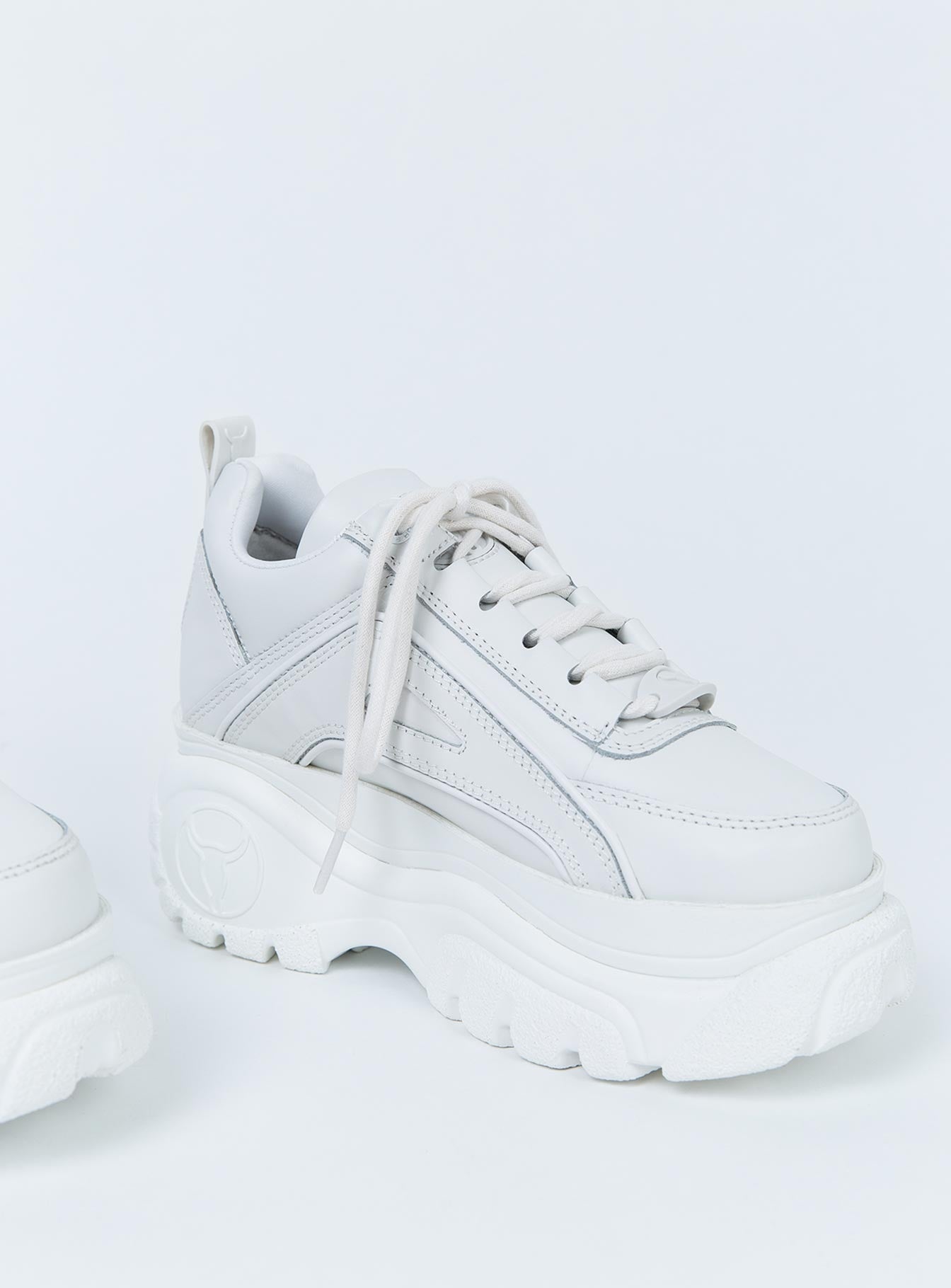 sneakers platform white