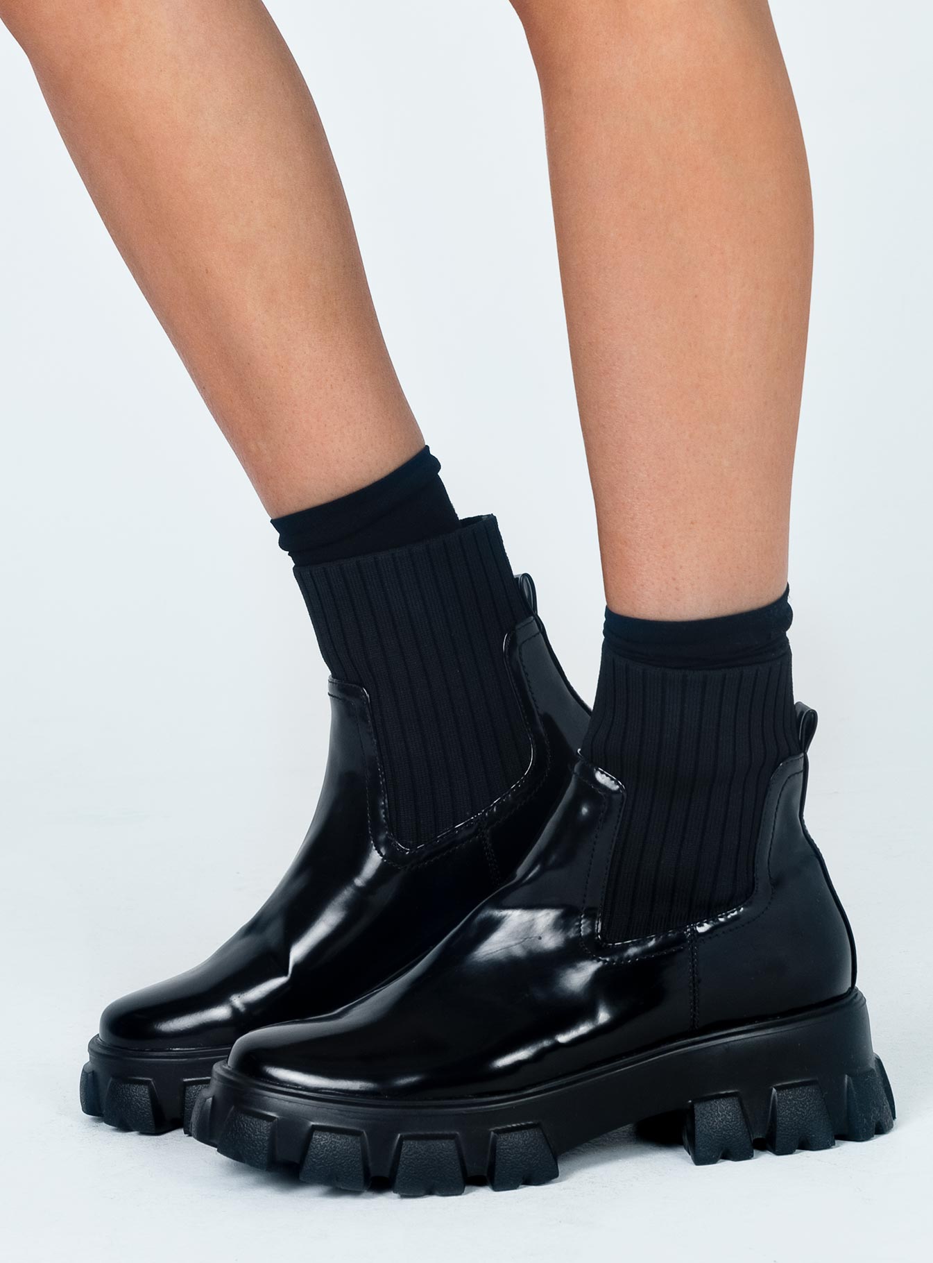 A La Mode Ribbed Sock Boots