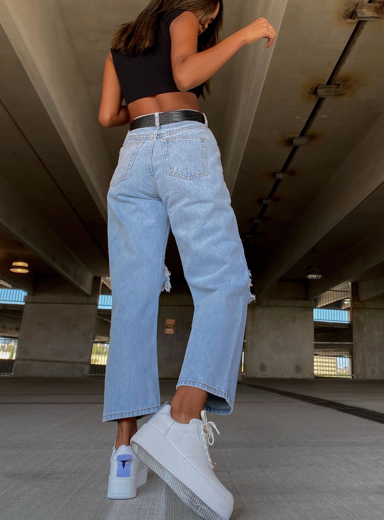 mid waist mom jeans