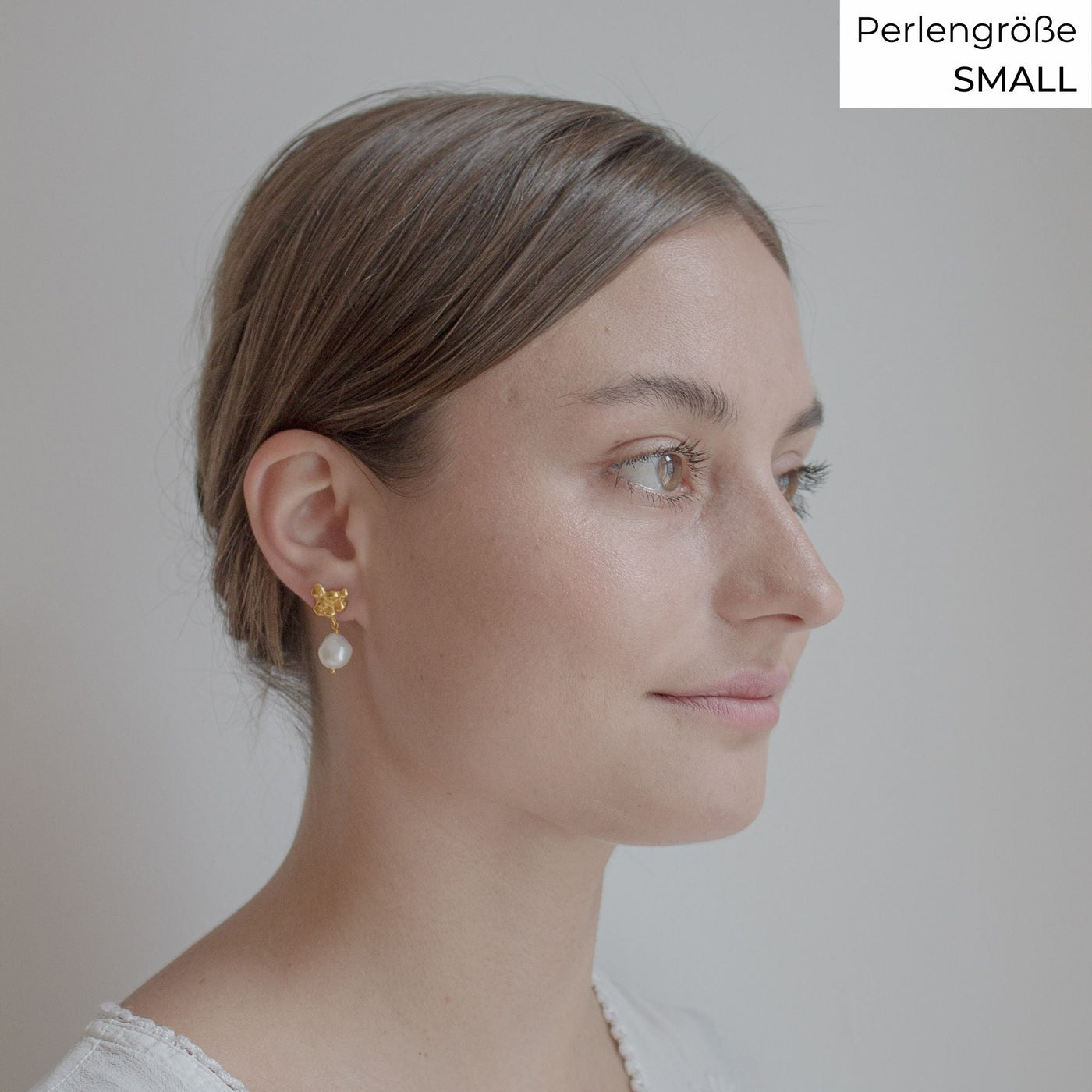 Bridal jewelry FJELLSTRAND // Gold-plated ear studs with small baroque pearls