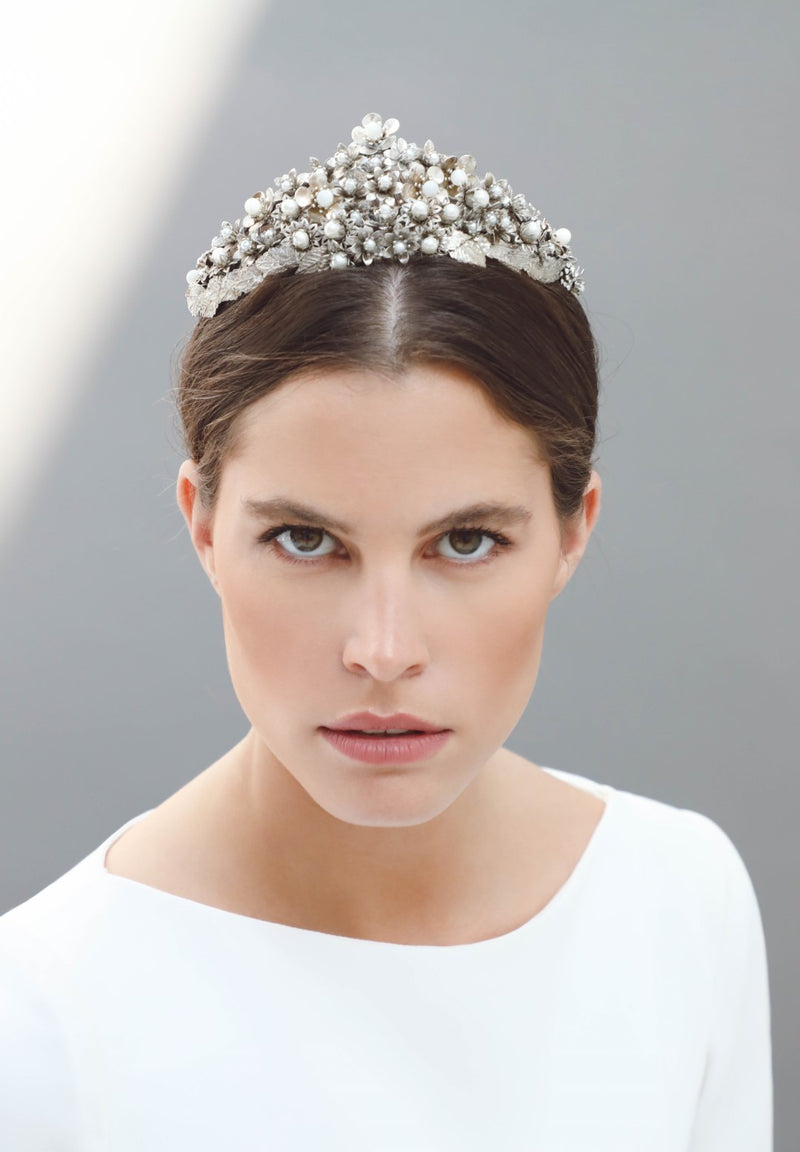 TIARA PLATA NACAR JAZMIN – Victoria