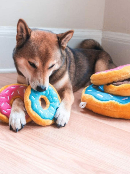 zippy-paws-peluche-pour-chien-donut-fraise