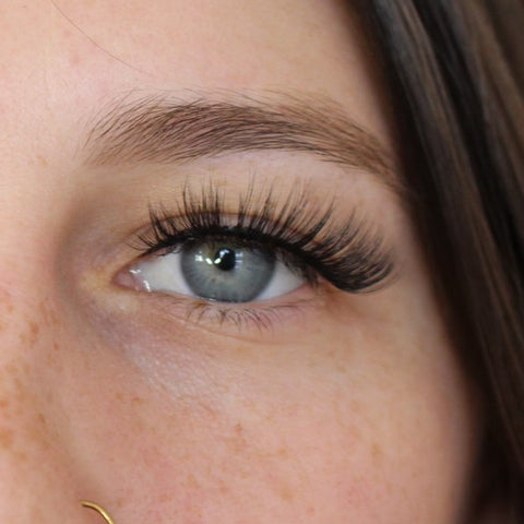 how to pick lashes for hooded eyes