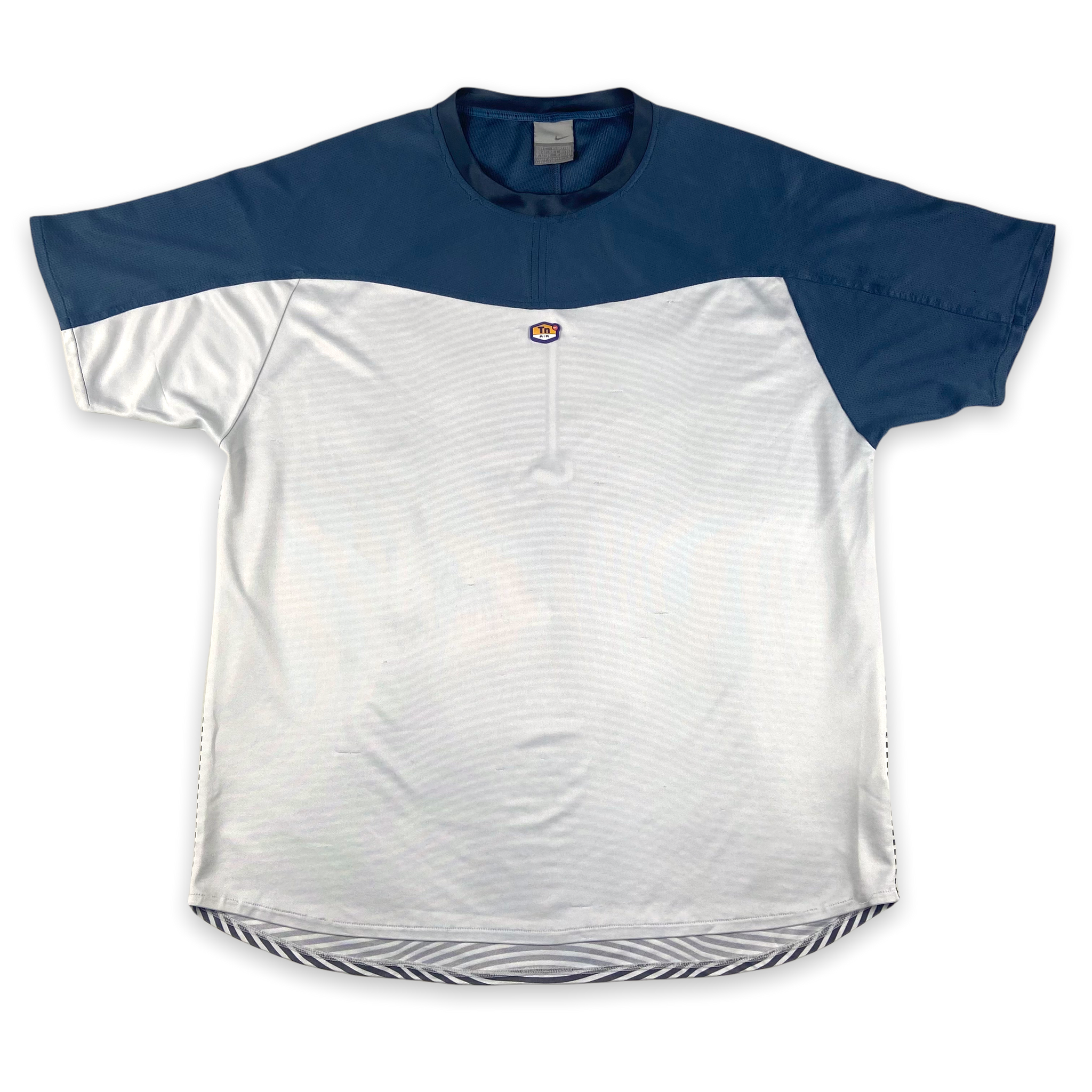 Frase Día del Niño Residente Vintage Nike TN 2000s Centre Swoosh T-shirt (L) – Garmworks