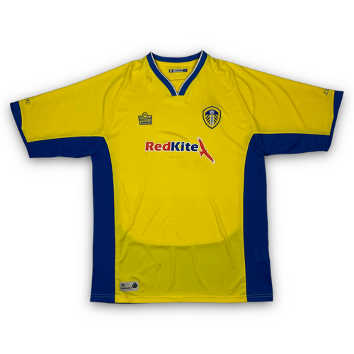 leeds united red kite kit