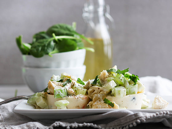 Découvrez la savoureuse recette d'oeufs garnis à l'artichaut et à la pomme verte d'Isabelle Huot Docteure en nutrition.